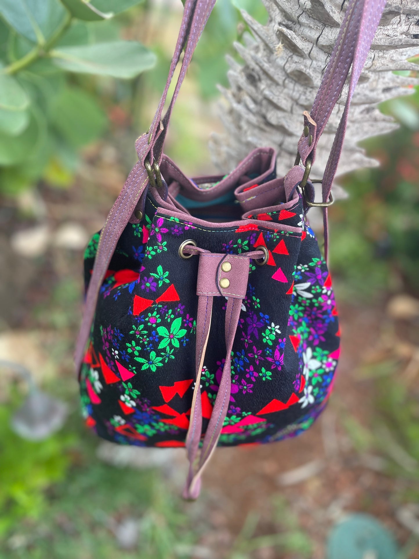 Vintage Hawaiian convertible bucket bag