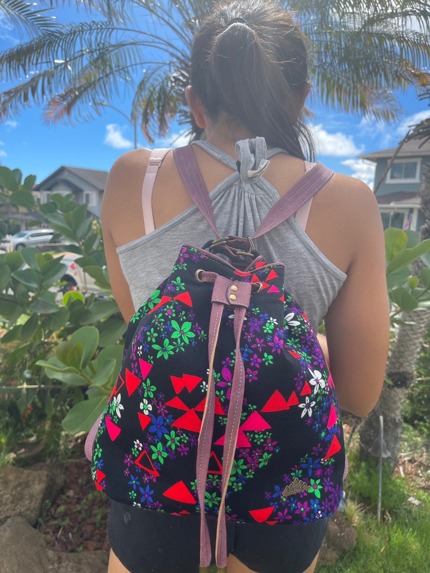 Vintage Hawaiian convertible bucket bag
