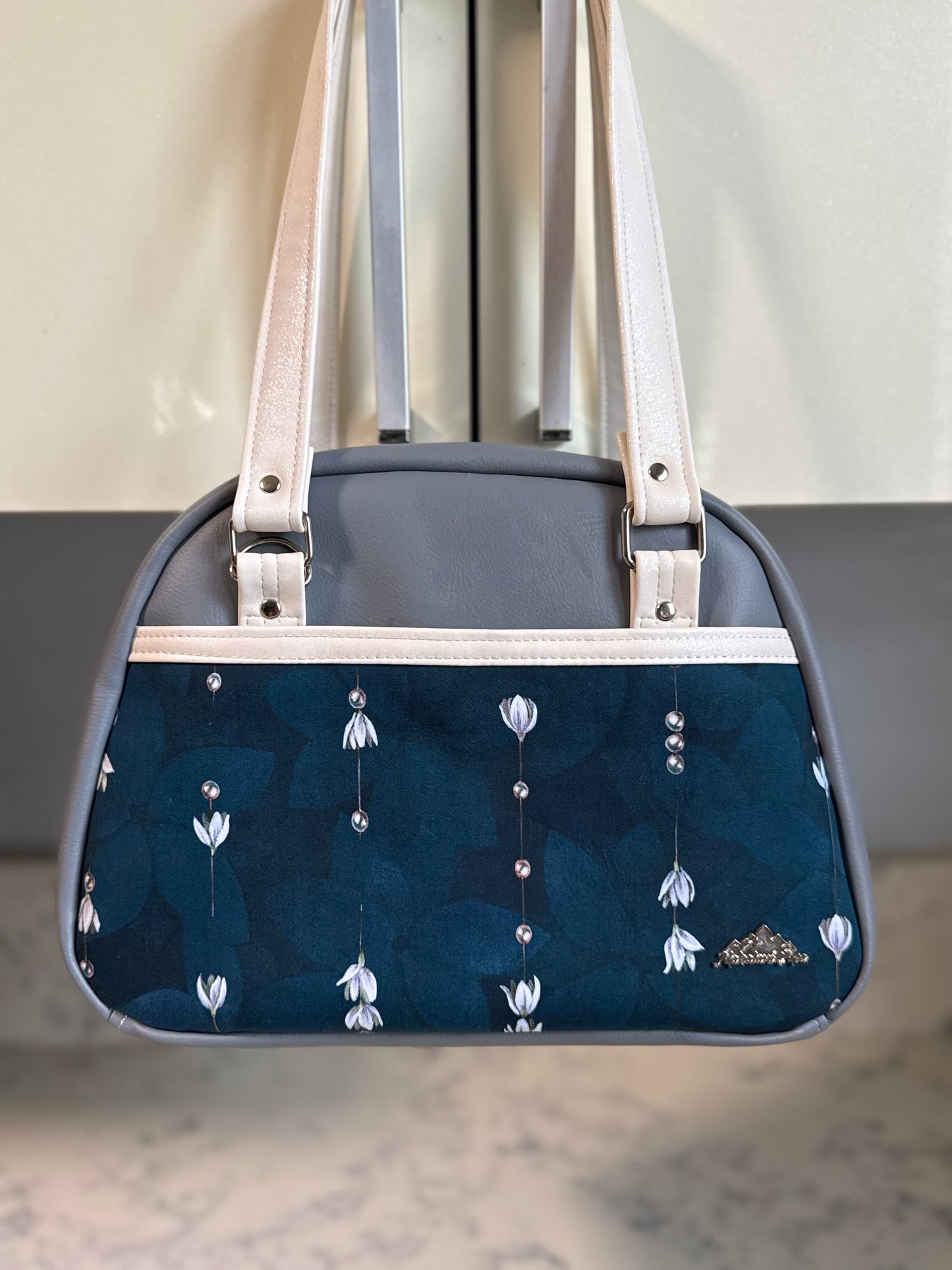 Pakalana Bowler Bag