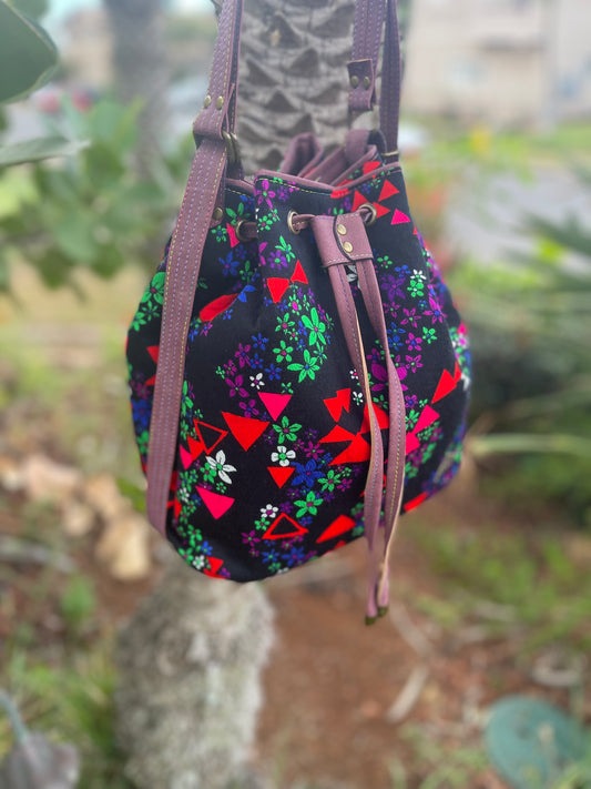Vintage Hawaiian convertible bucket bag